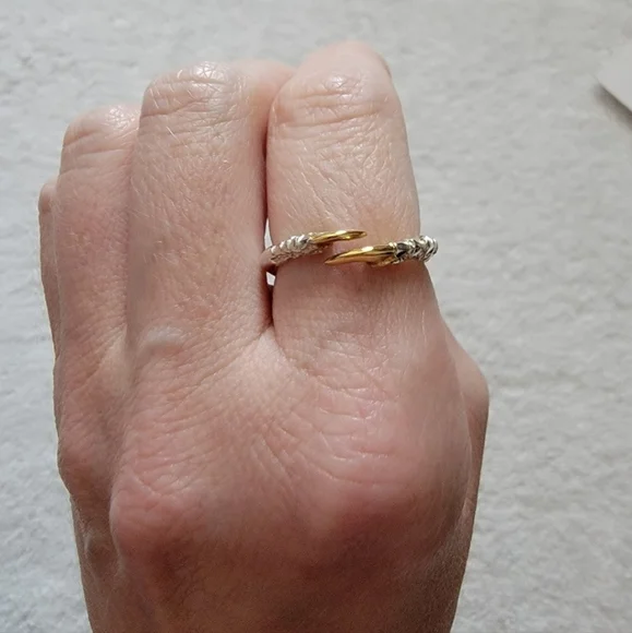 Tessa Metcalfe Single Claw Ring ring - Picture 7 of 8